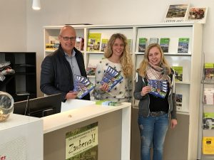 Vorverkauf Viktoria Rietberg gegen SC Paderborn - Ralf Peterhanwahr_Laura Hunke und Anjulie Backhaus